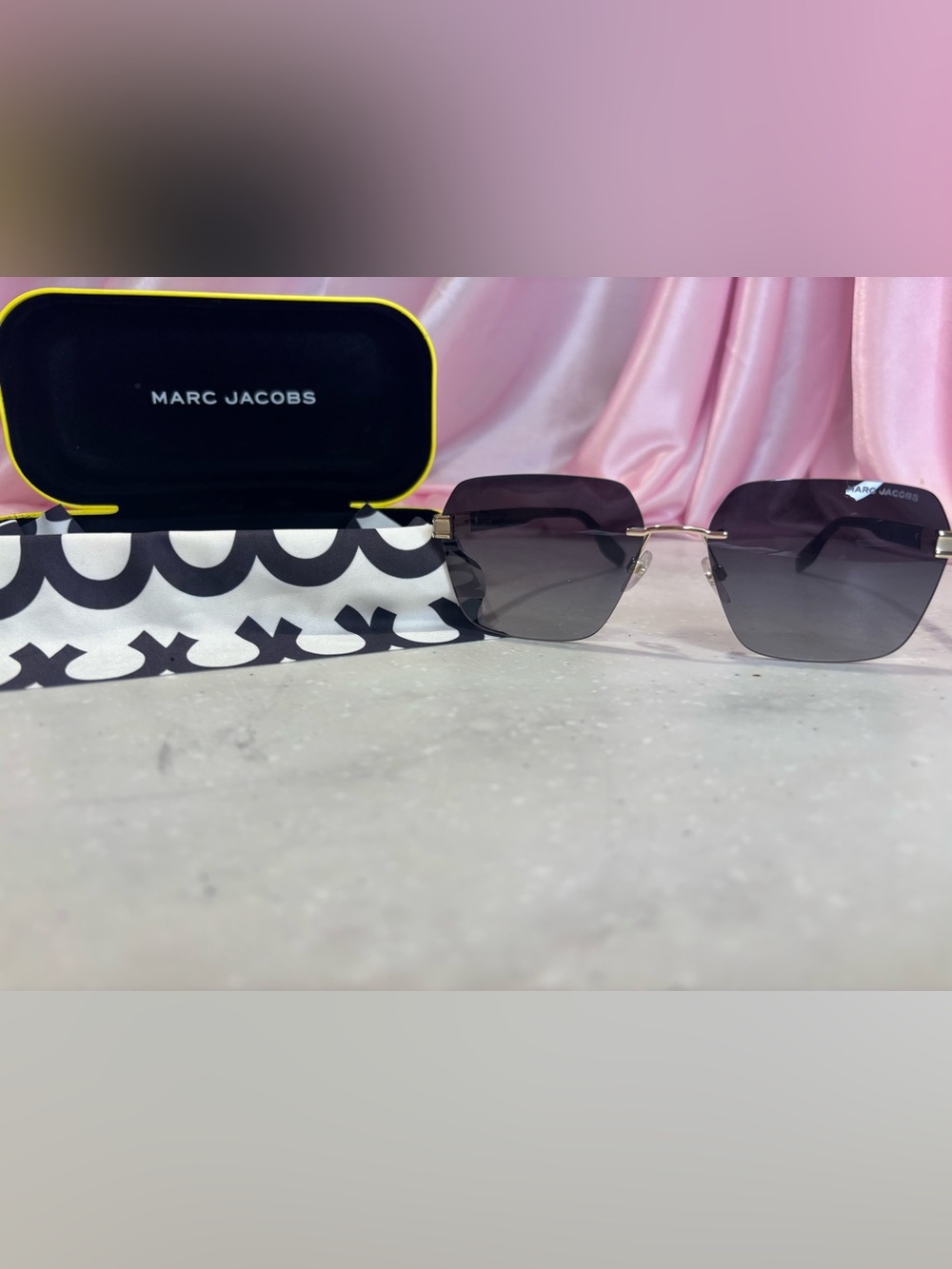 Marc Jacobs Black Gradient Rimless Sunglasses with Gold-Tone Frame